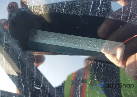 2003 Lincoln Town Car Cartier z USA, uszkodzony, nr VIN 1LNHM83WX3Y633077